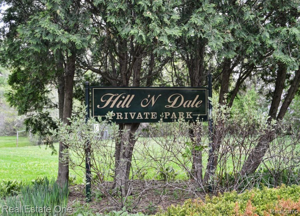 1928 Dawn Ridge Road Walled Lake, MI 48390 - Photo 17 of 19 16 COMMUNITY PARK.jpg