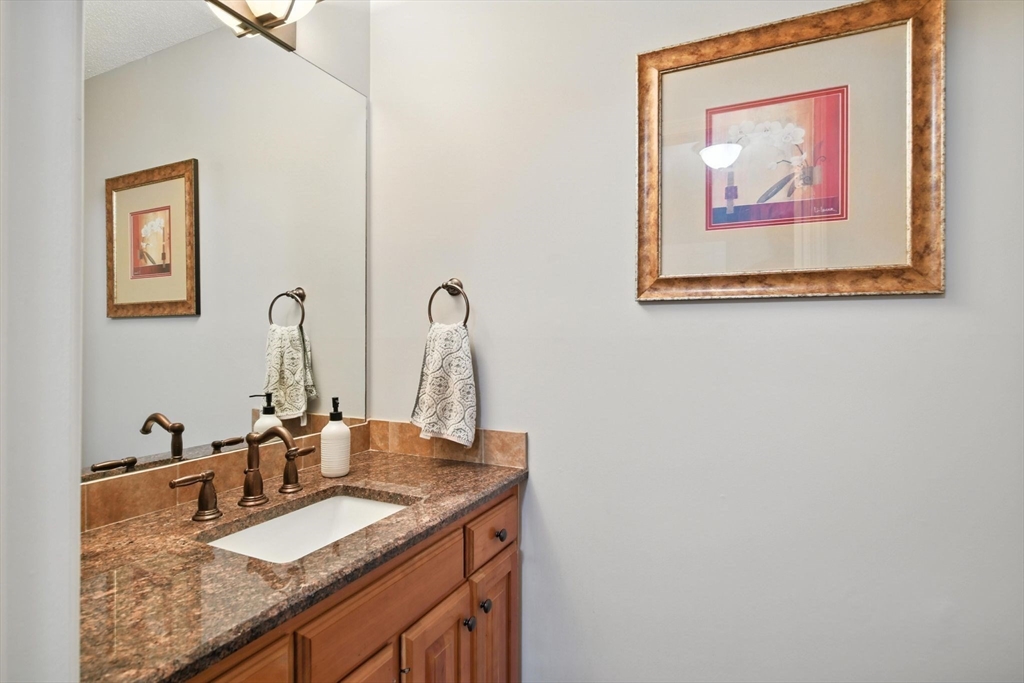 111 Ashford Road Longmeadow, MA 01106 - Photo 19 of 42