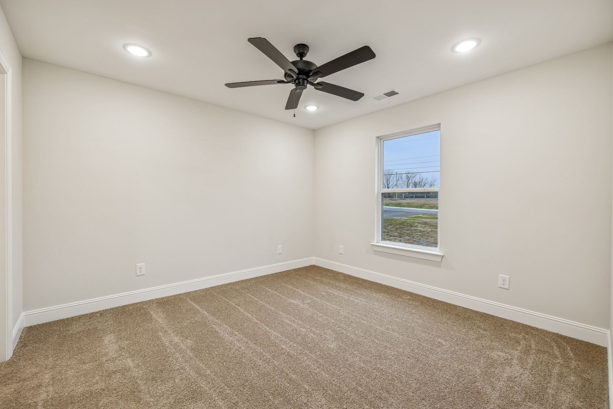 1057 Landing Lane Adams, TN 37010 - Photo 14 of 29