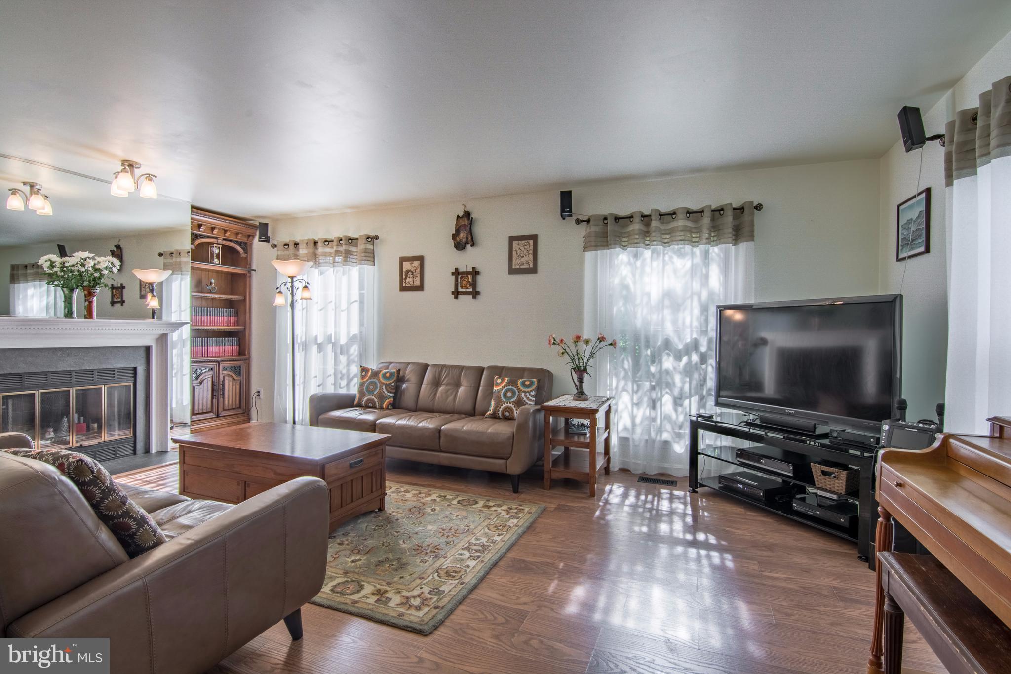 2 The Strand Sparks, MD 21152 - Photo 4 of 20 Living Room