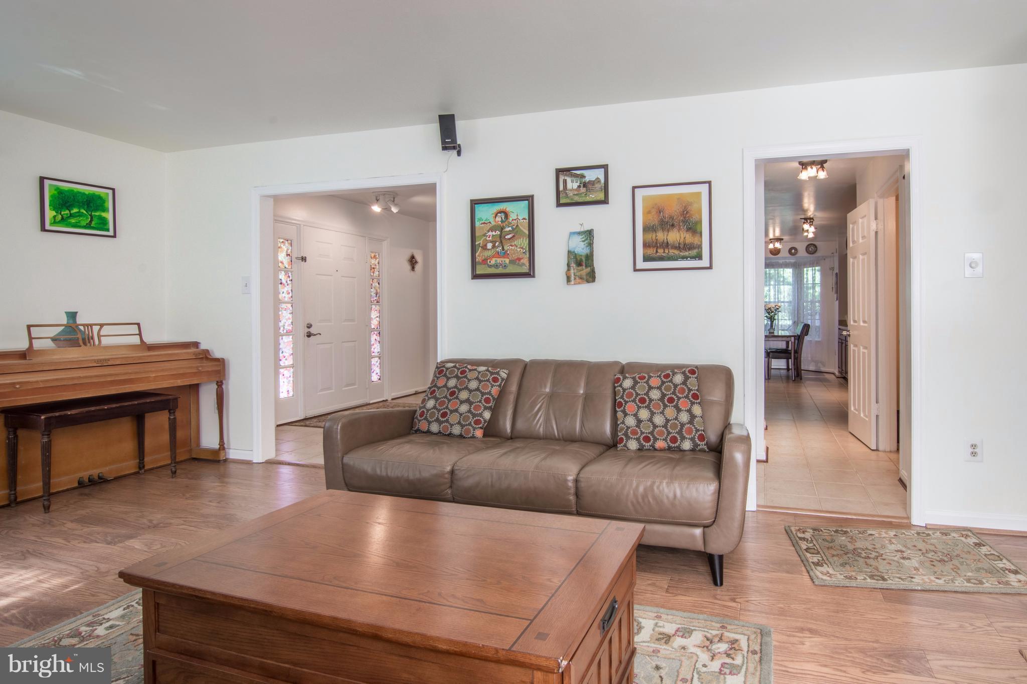 2 The Strand Sparks, MD 21152 - Photo 6 of 20 Living Room