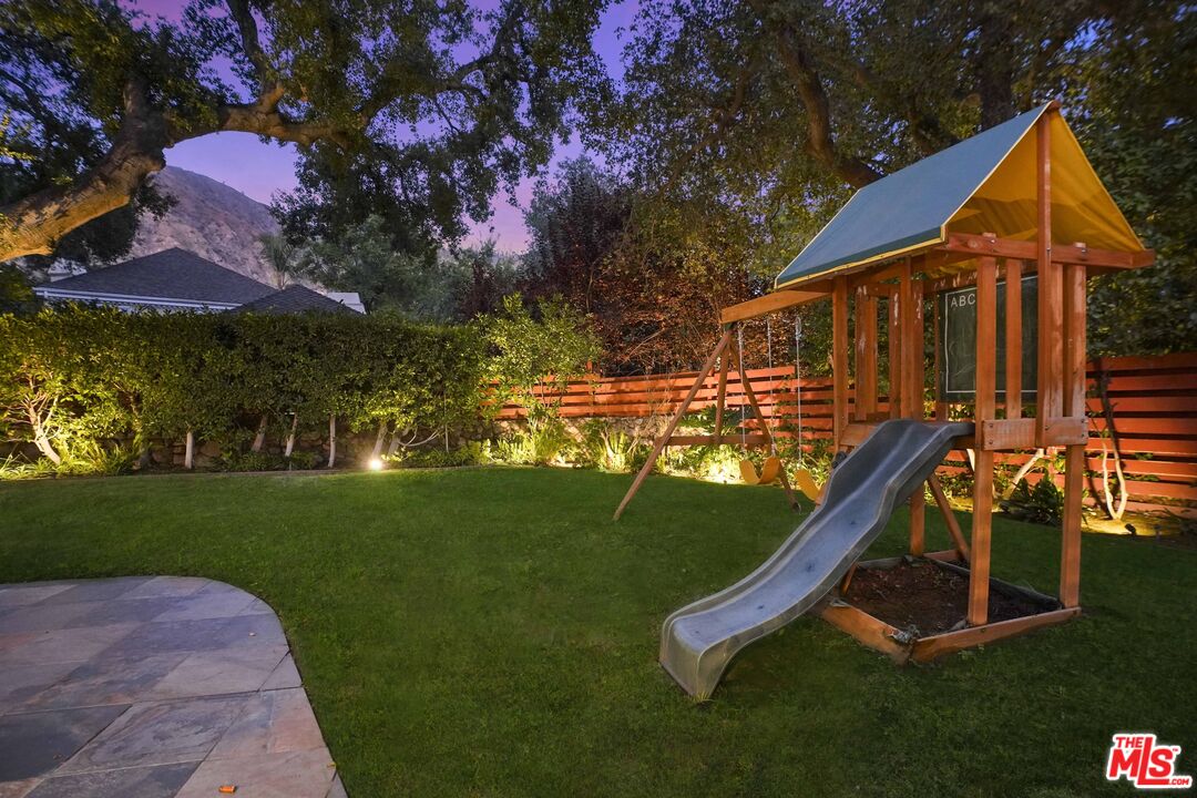 2452 North Altadena Drive Altadena, CA 91001 - Photo 30 of 32