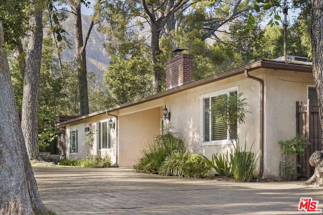 2452 North Altadena Drive Altadena, CA 91001 - Photo 5 of 32