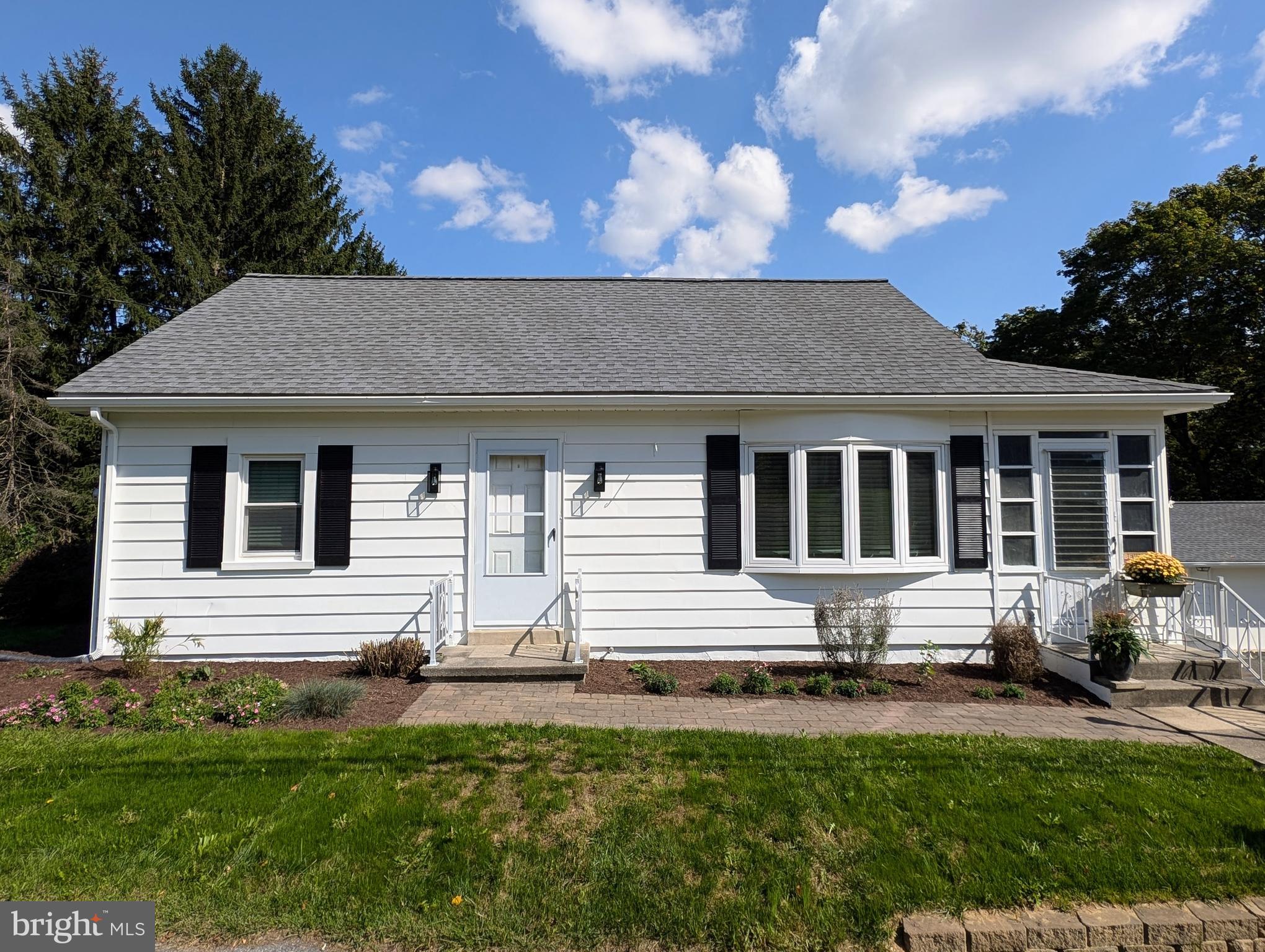 28 Hossler Road Manheim, PA 17545 - Photo 1 of 33 Front View