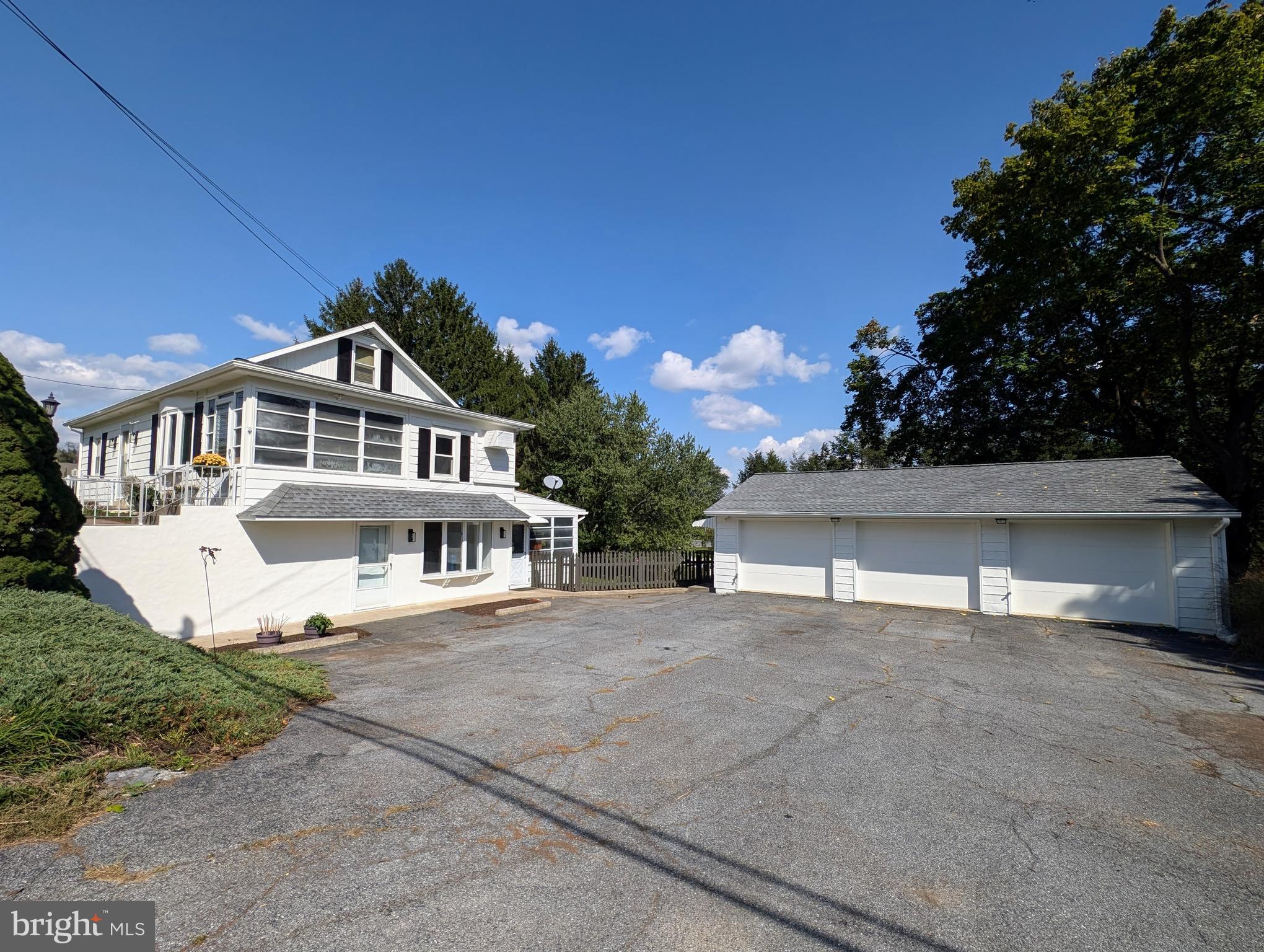 28 Hossler Road Manheim, PA 17545 - Photo 2 of 33 Side View and Garage