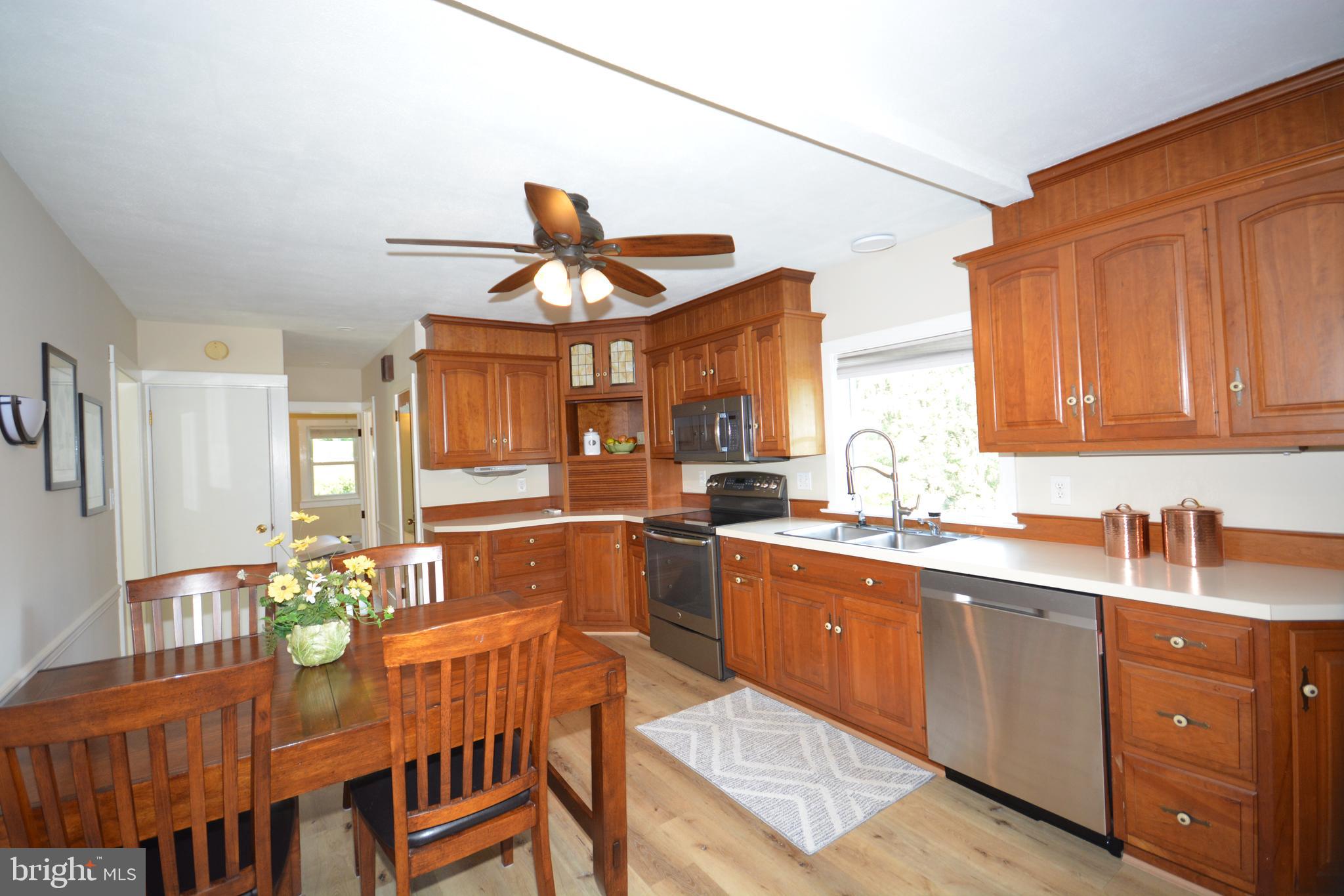 28 Hossler Road Manheim, PA 17545 - Photo 3 of 33 Kitchen