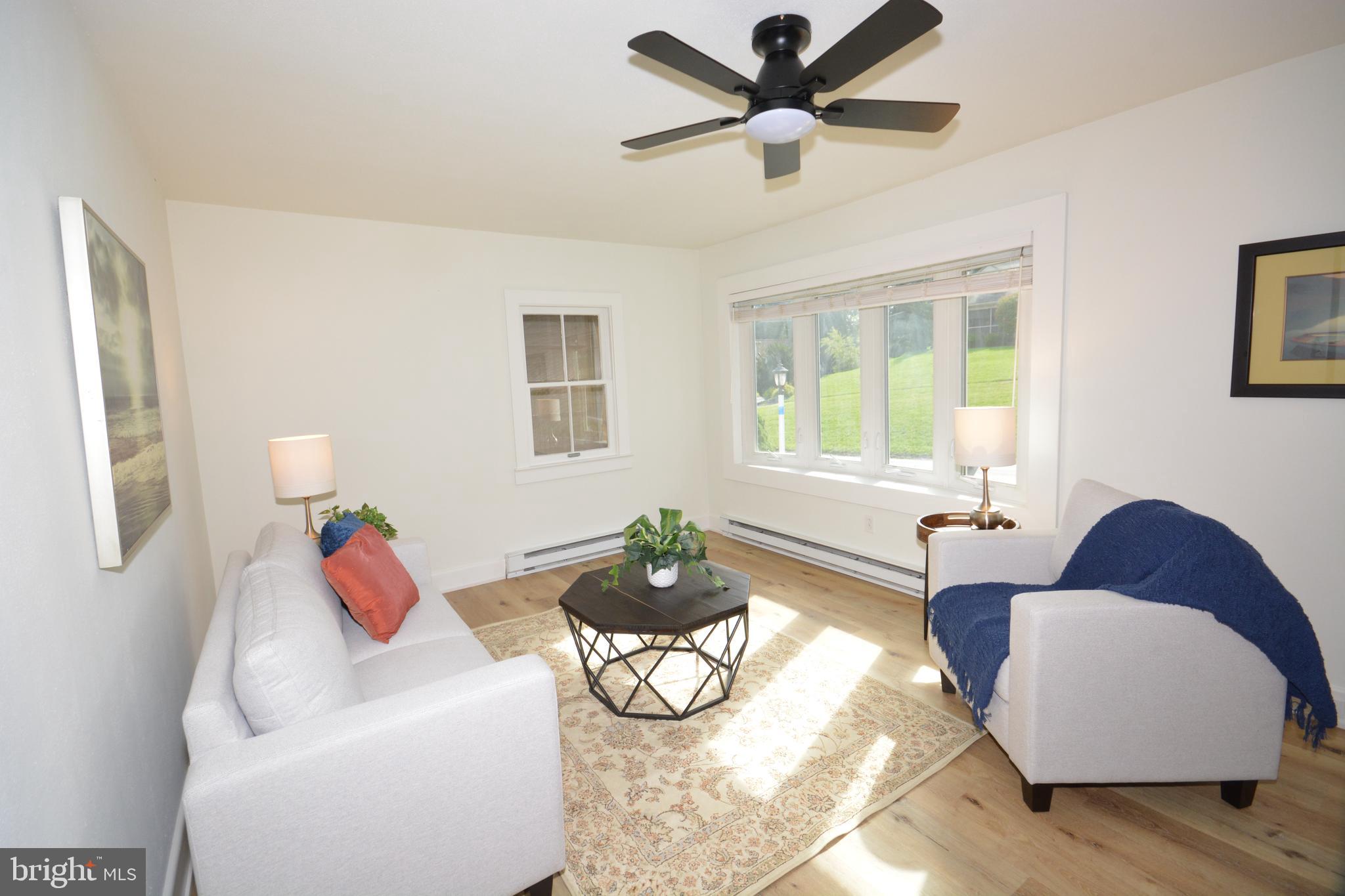 28 Hossler Road Manheim, PA 17545 - Photo 4 of 33 Living Room