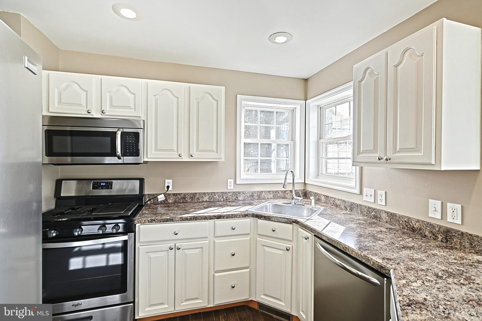 80 Oak Drive Mount Wolf, PA 17347 - Photo 14 of 51 Kitchen w/SS appls