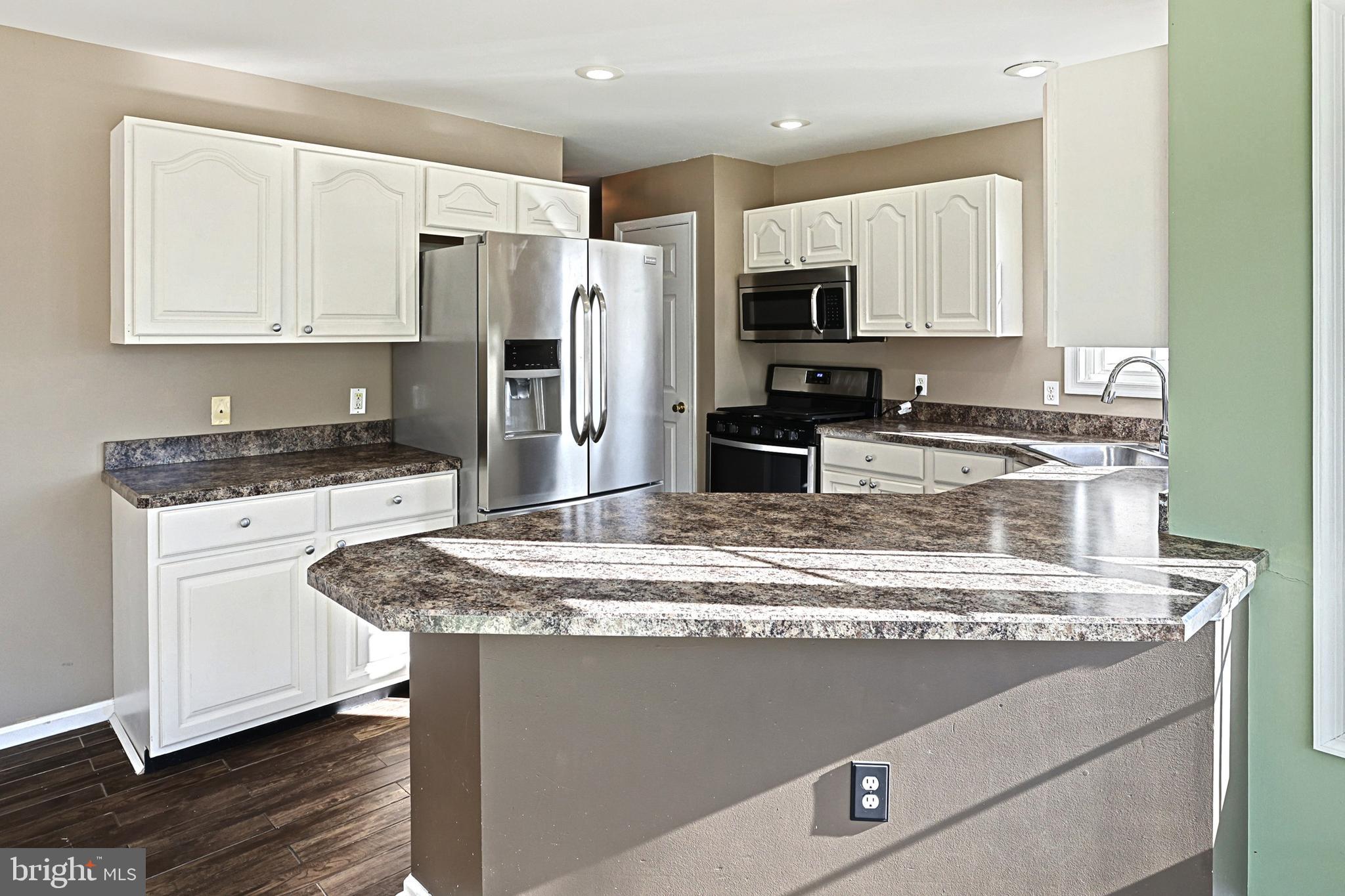 80 Oak Drive Mount Wolf, PA 17347 - Photo 15 of 51 Kitchen w/SS appls