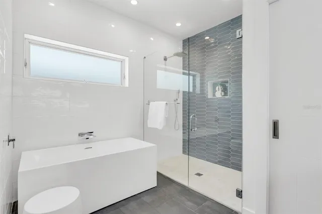 $3,299,999 | 905 Bay Point Drive, Madeira Beach, FL 33708