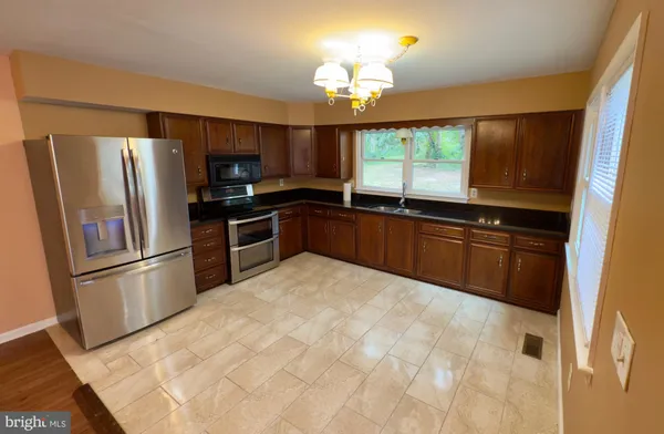 $475,000 | 2664 Warrenton Road, Fredericksburg, VA 22406