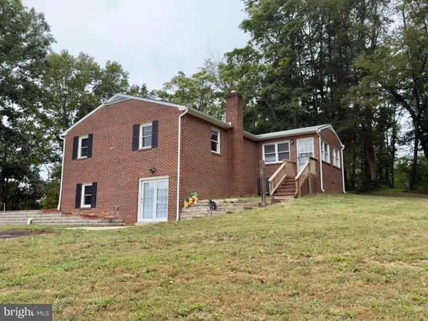 $475,000 | 2664 Warrenton Road, Fredericksburg, VA 22406
