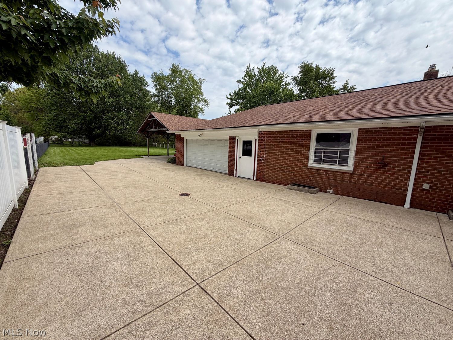 17900 Holland Road Brook Park, OH 44142 - Photo 4 of 32