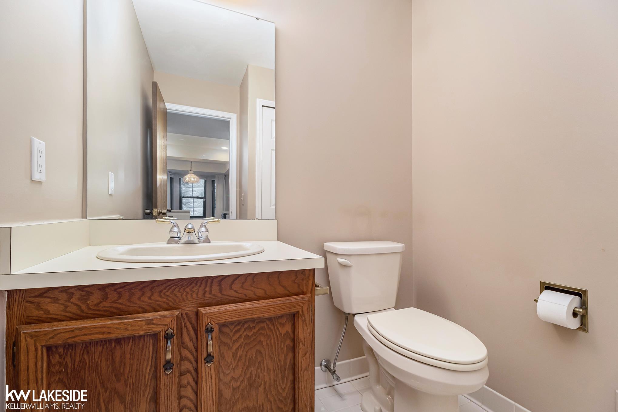 332 Meadow Bridge Drive Rochester, MI 48307 - Photo 12 of 18 50096125-11.JPG