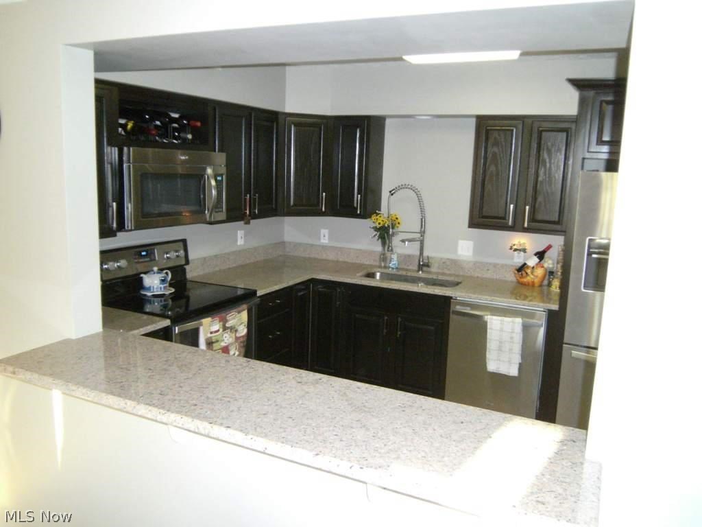 995 Canyon View Road, Unit G Northfield, OH 44067 - Photo 5 of 14 Gallery Image 5