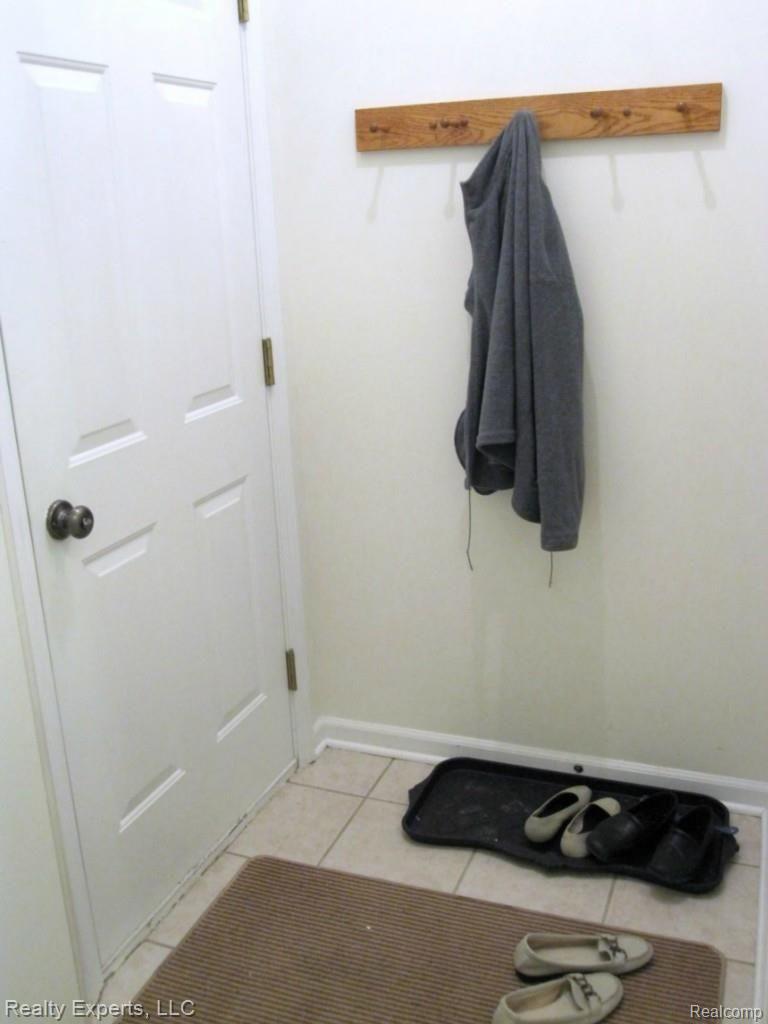 528 Olde English Circle Howell, MI 48855 - Photo 19 of 22 MUD ROOM