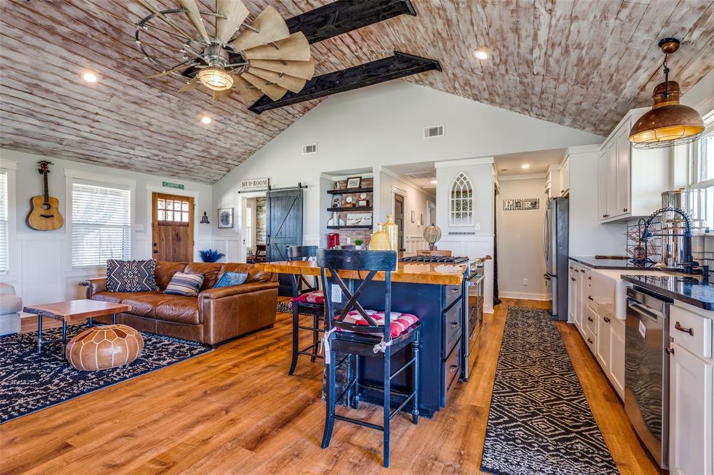320 English Court Springtown, TX 76082 - Photo 17 of 30
