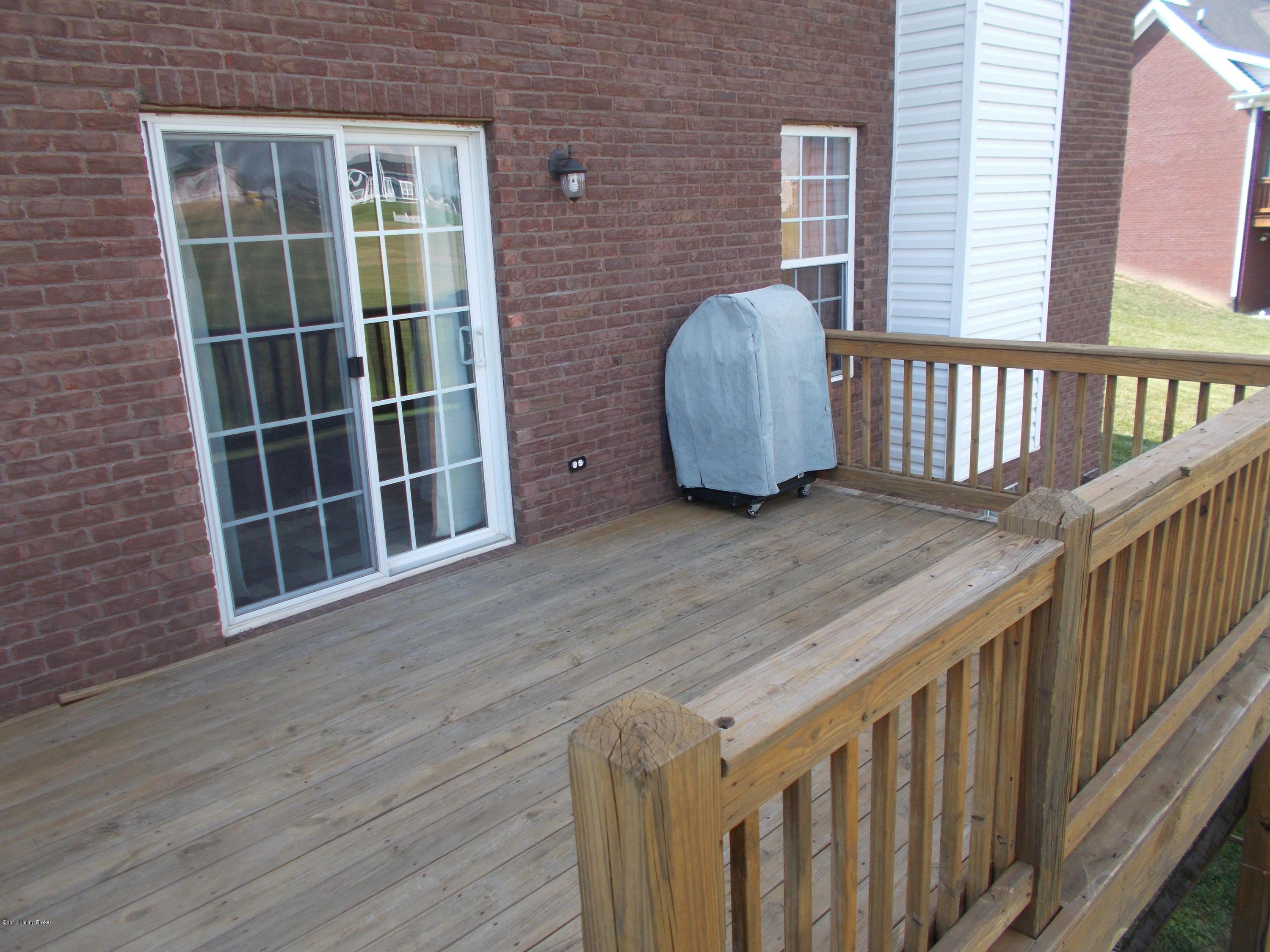 115 Jericho Ridge Road Smithfield, KY 40068 - Photo 9 of 126 Nice back deck for entertaining.