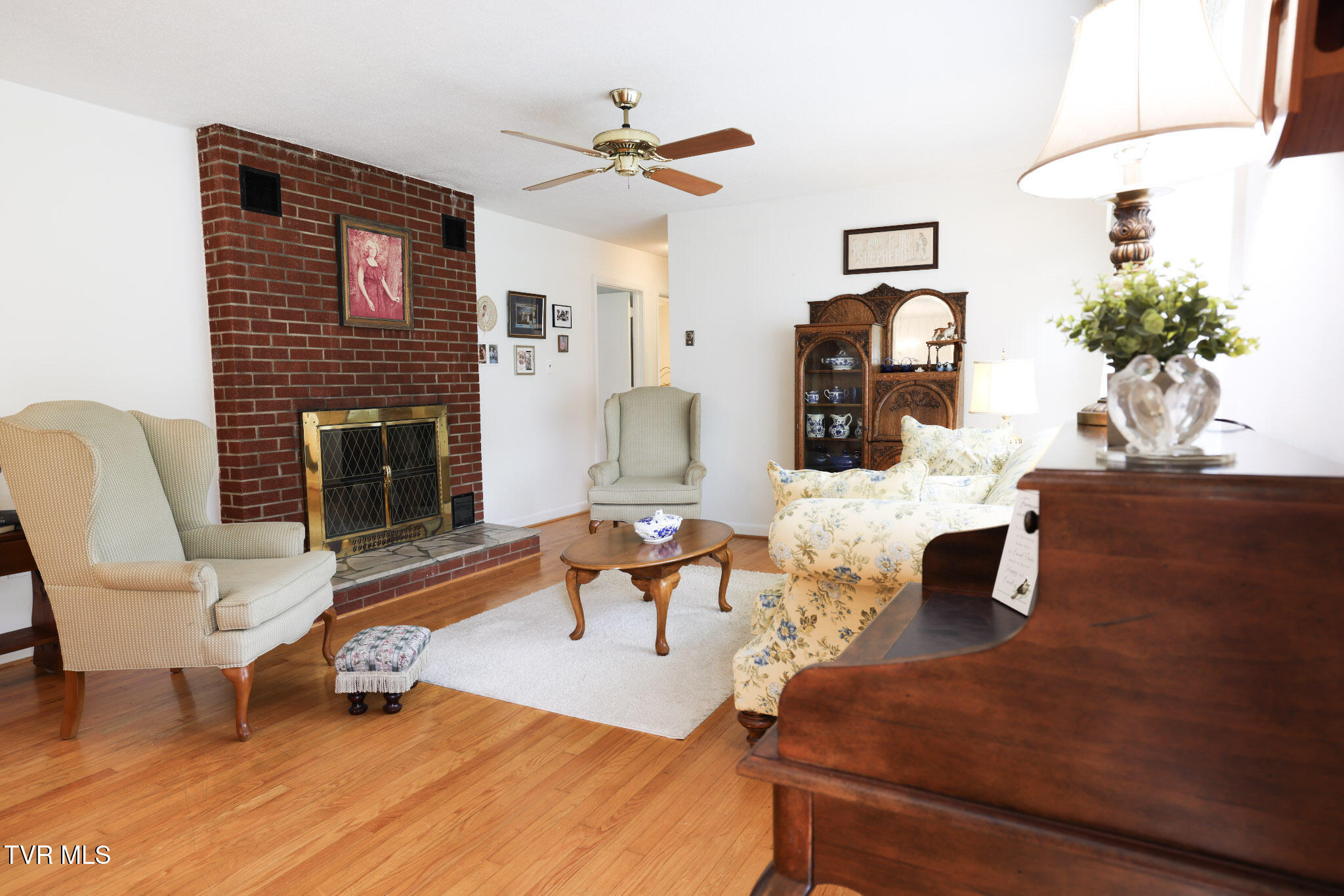 20495 Blue Spruce Road Bristol, VA 24202 - Photo 5 of 24 Living Room 1