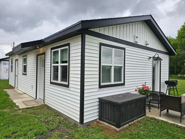 $120,000 | 201 1/2 10th Avenue Southeast, Pipestone, MN 56164