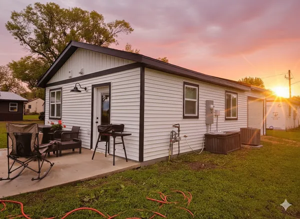 $120,000 | 201 1/2 10th Avenue Southeast, Pipestone, MN 56164