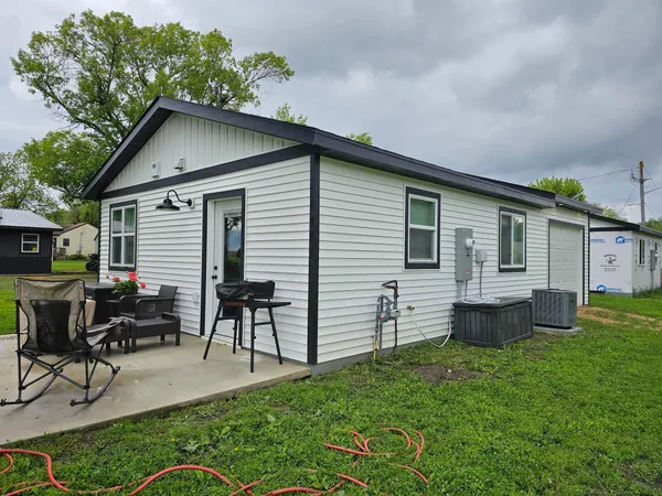 $120,000 | 201 1/2 10th Avenue Southeast, Pipestone, MN 56164