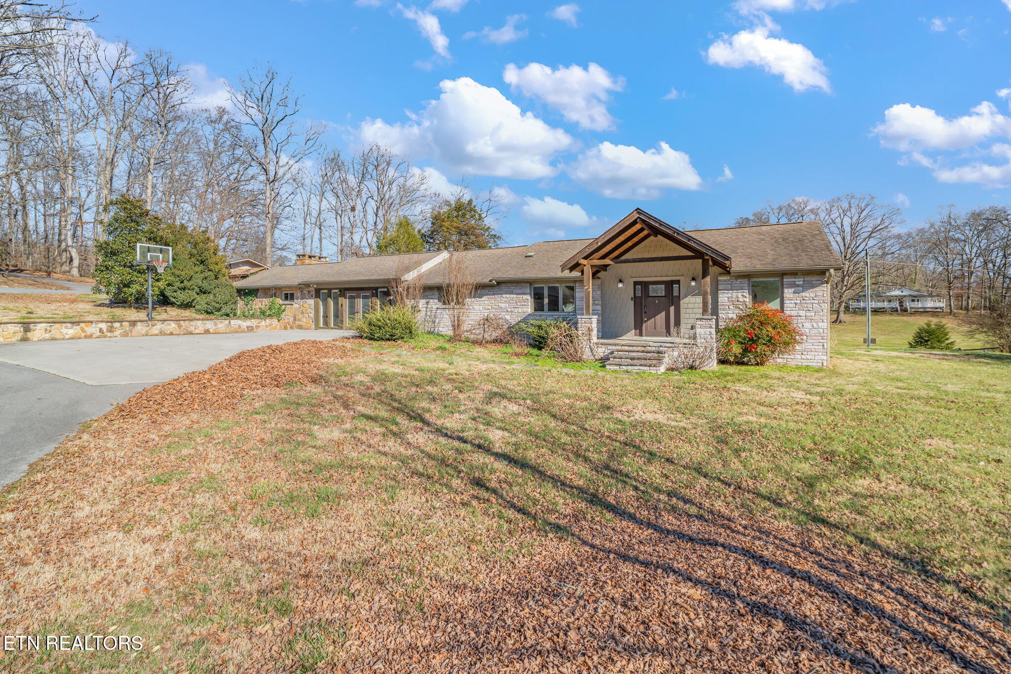 3-web-or-mls-617 Lewelling Road-43
