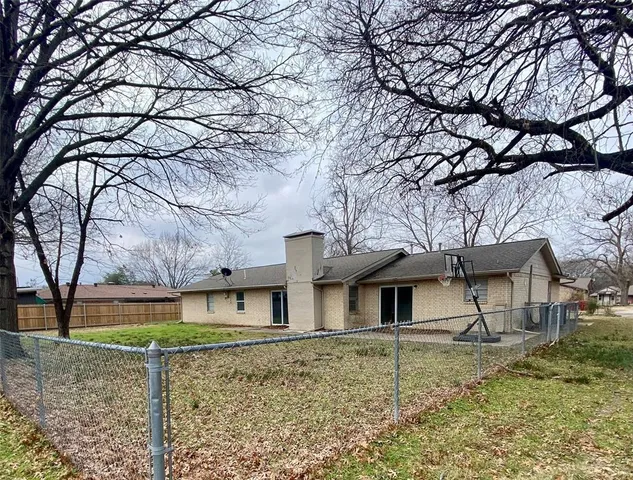 $255,000 | 2004 Blue Bird Circle, Bonham, TX 75418