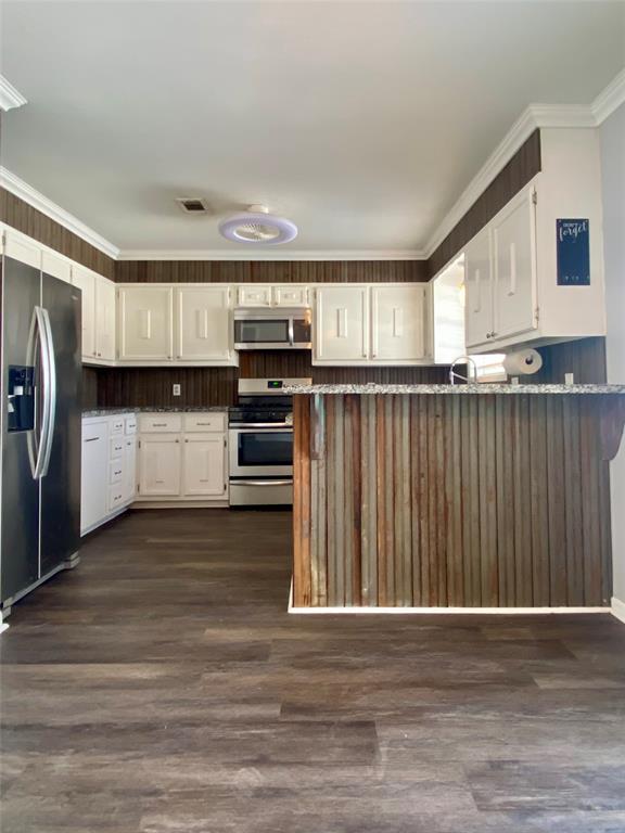2004 Blue Bird Circle Bonham, TX 75418 - Photo 9 of 31 Looking into kitchen from breakfast nook area