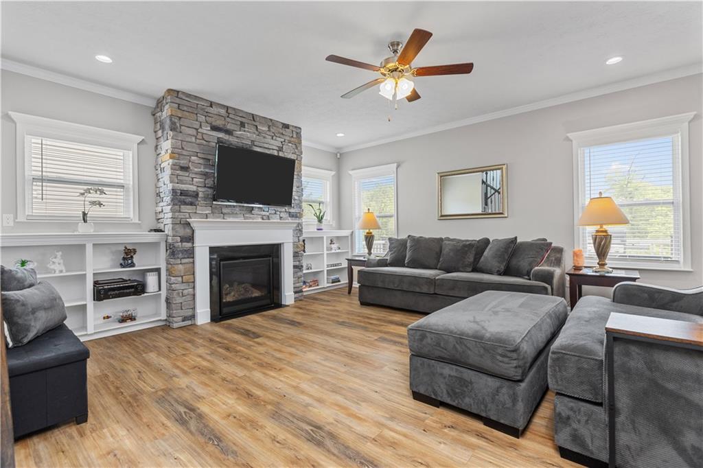 204 Ridgecrest Court Trafford, PA 15085 - Photo 3 of 35 Gallery Image 3