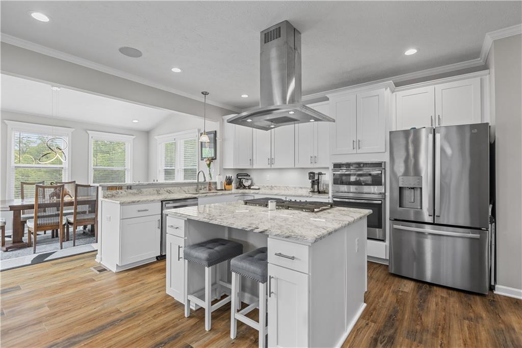 204 Ridgecrest Court Trafford, PA 15085 - Photo 5 of 35 Large Chef's kitchen with eat in island