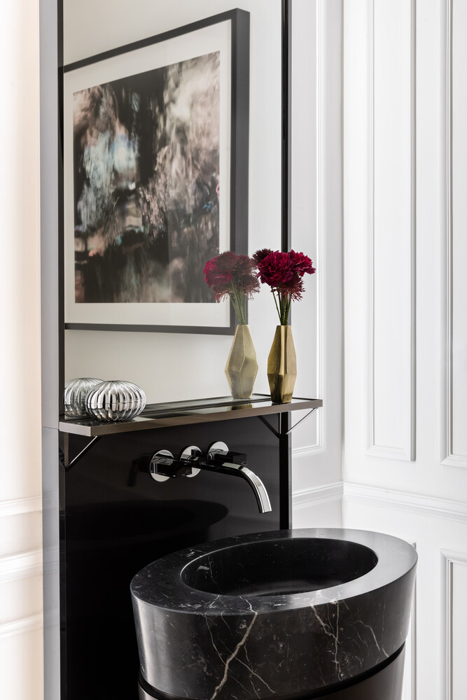 108 Leonard Street, Unit 7G Manhattan, NY 10013 - Photo 7 of 28 a close view of sink and stove