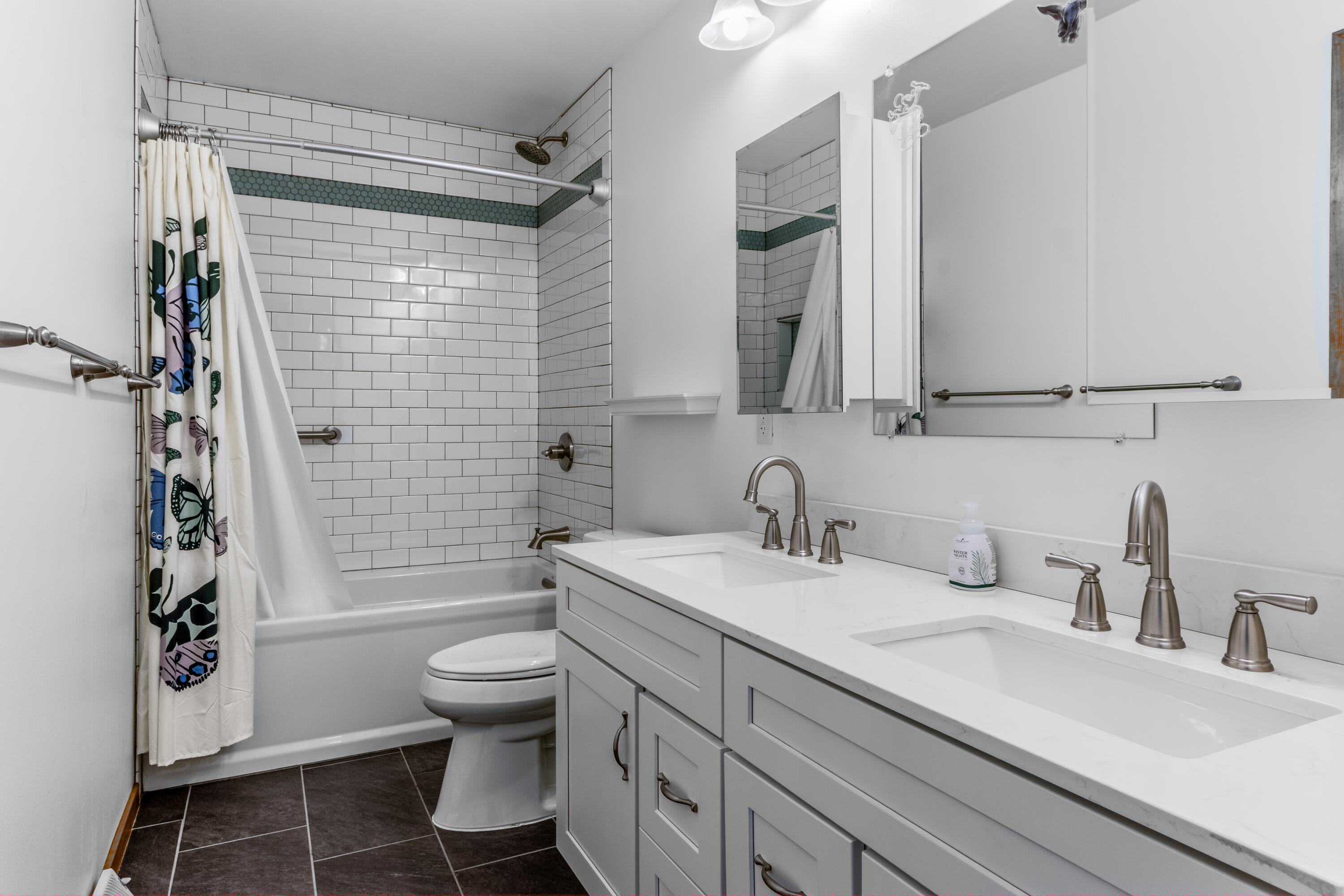 1511 Lenox Road Southeast Grand Rapids, MI 49506 - Photo 8 of 35 _L8A0446-HDR