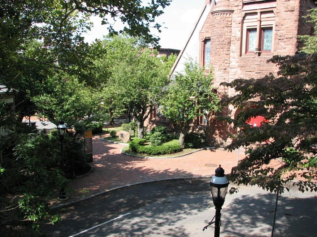 99 Elliot Street Springfield, MA 01105 - Photo 5 of 41