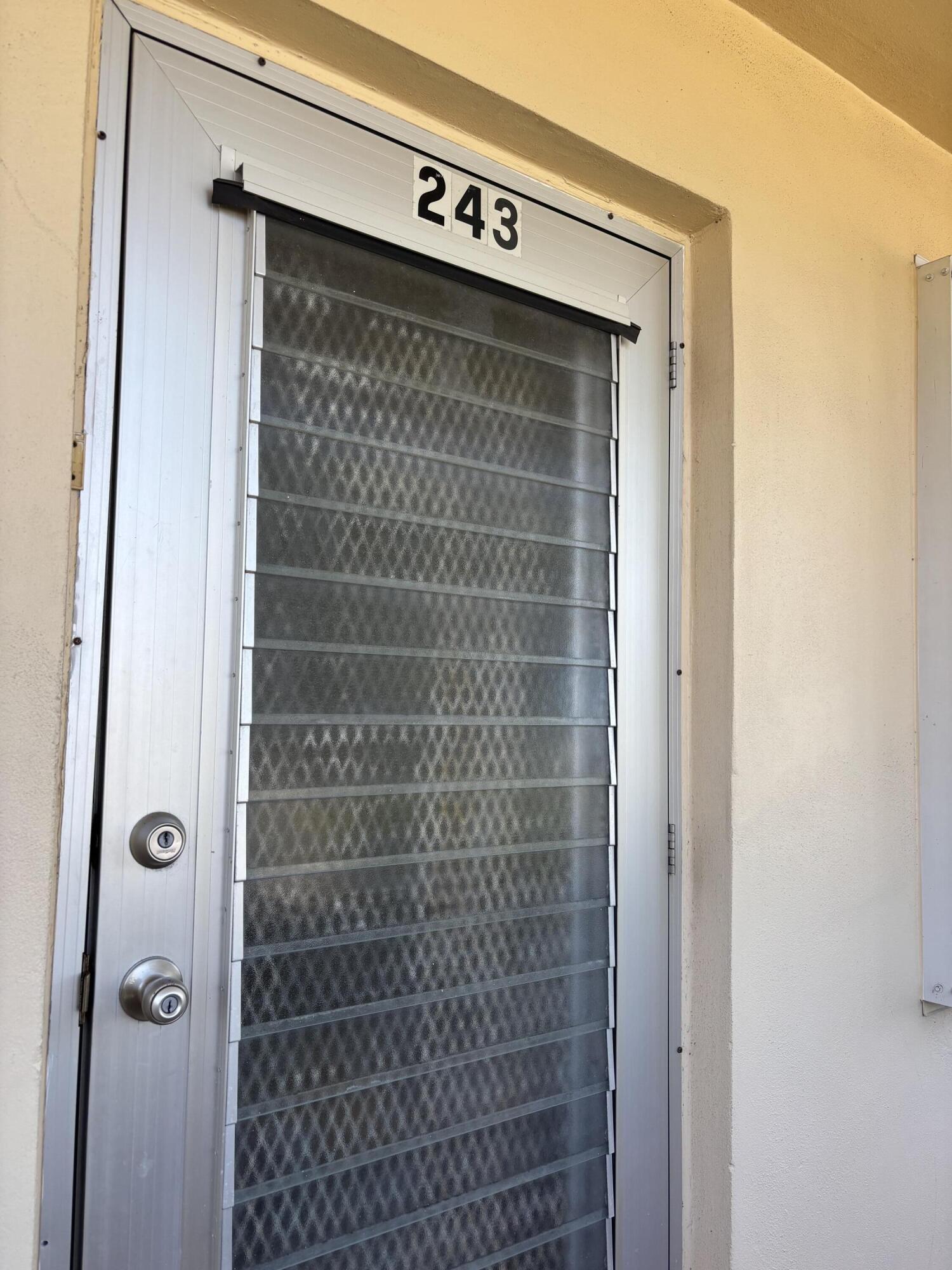 243 Northampton M, Unit 243 West Palm Beach, FL 33417 - Photo 14 of 15 a close view of a bathroom shower