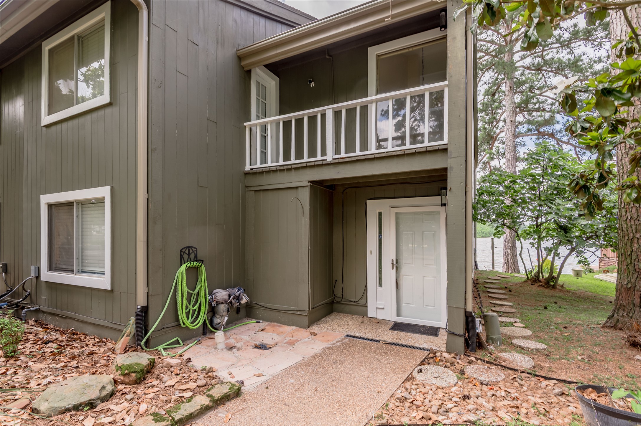 208 Waters Edge Huntsville, TX 77340 - Photo 3 of 28