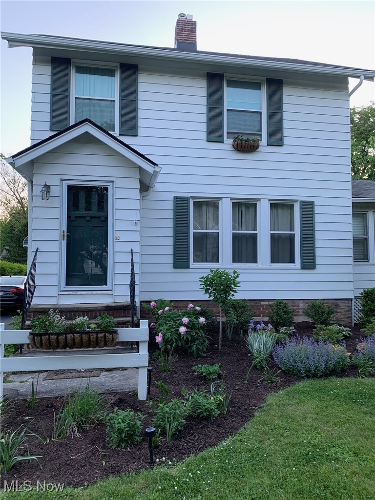 2542 Queenston Road Cleveland, OH 44118 - Photo 34 of 36 Front of home during the summer