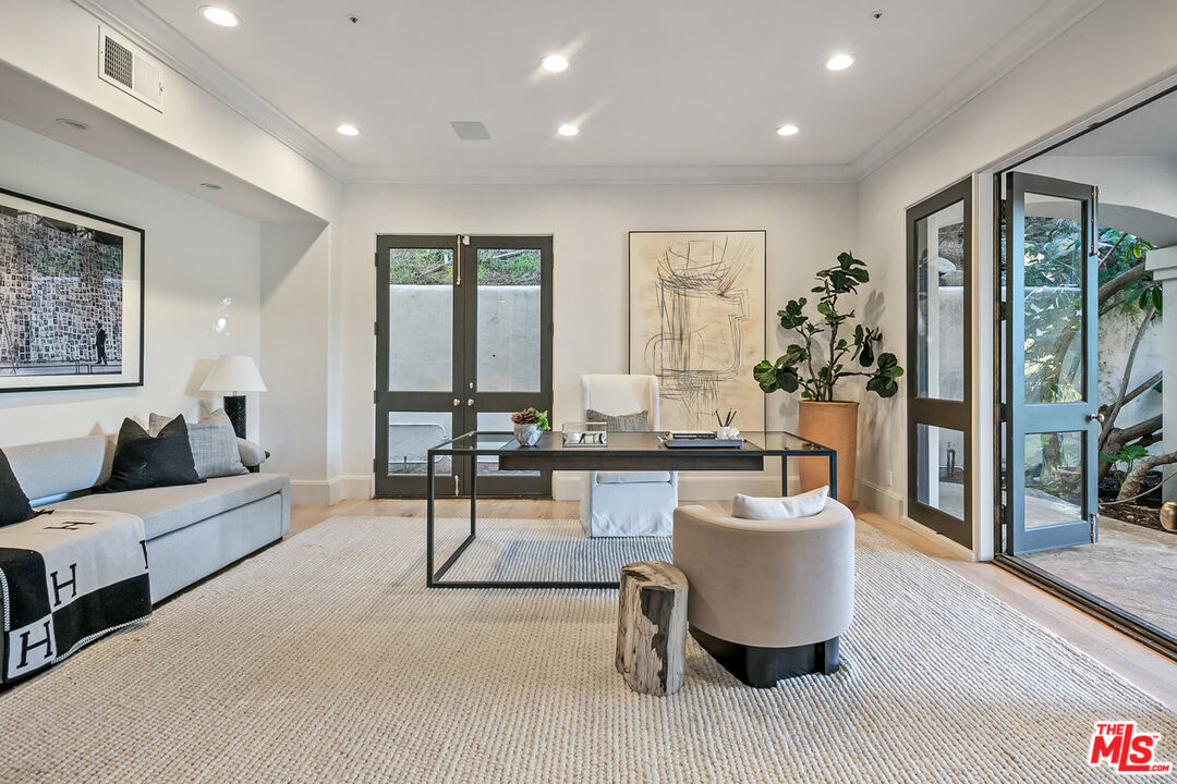 3315 Clerendon Road Beverly Hills, CA 90210 - Photo 11 of 32