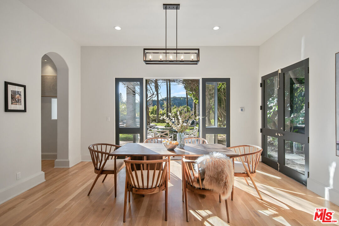 3315 Clerendon Road Beverly Hills, CA 90210 - Photo 14 of 32