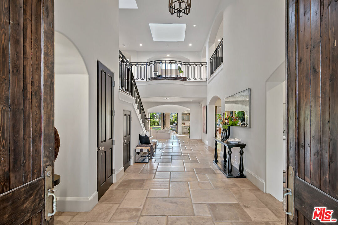 3315 Clerendon Road Beverly Hills, CA 90210 - Photo 4 of 32