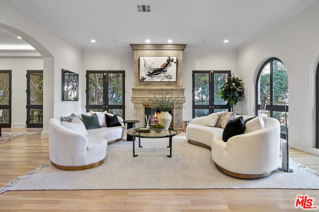 3315 Clerendon Road Beverly Hills, CA 90210 - Photo 5 of 32