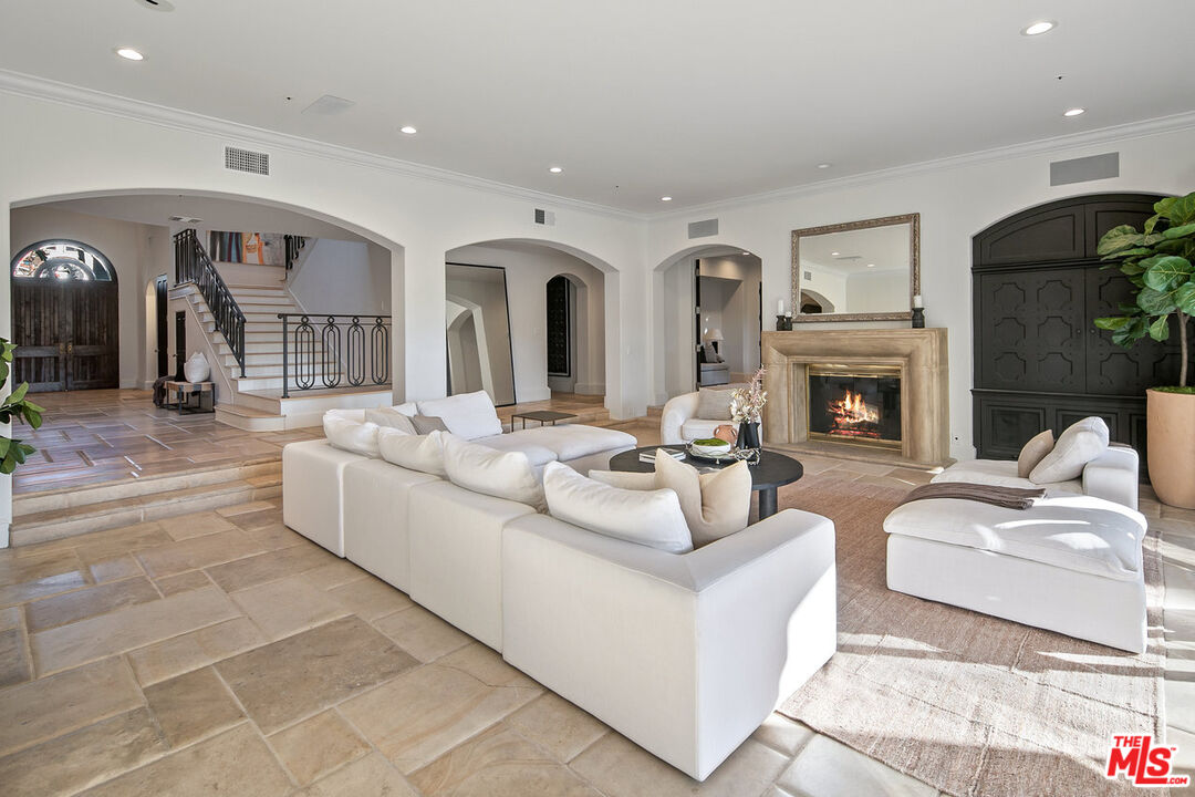 3315 Clerendon Road Beverly Hills, CA 90210 - Photo 9 of 32