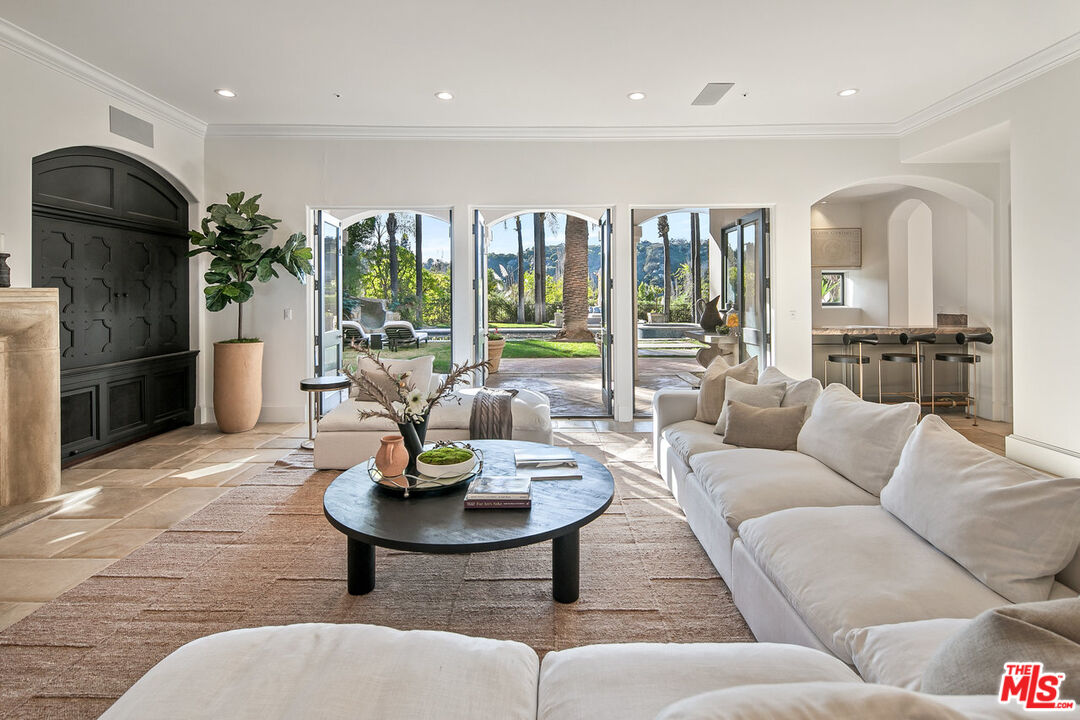 3315 Clerendon Road Beverly Hills, CA 90210 - Photo 10 of 32
