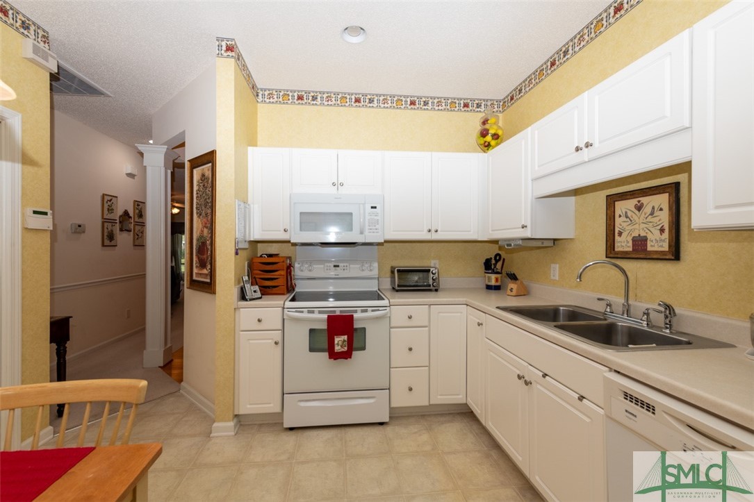 113 Coach House Square Pooler, GA 31322 - Photo 11 of 49 Kitchen/ Breakfast Area