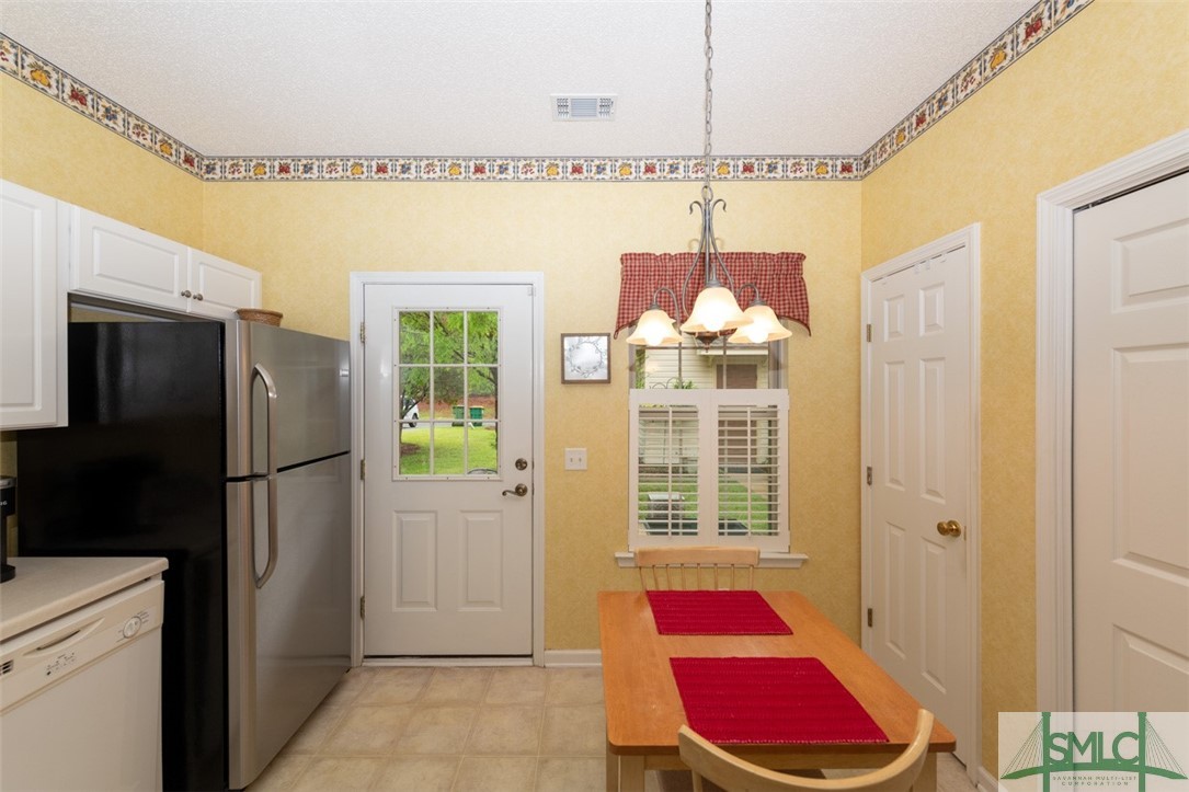 113 Coach House Square Pooler, GA 31322 - Photo 12 of 49 Kitchen/ Breakfast Area