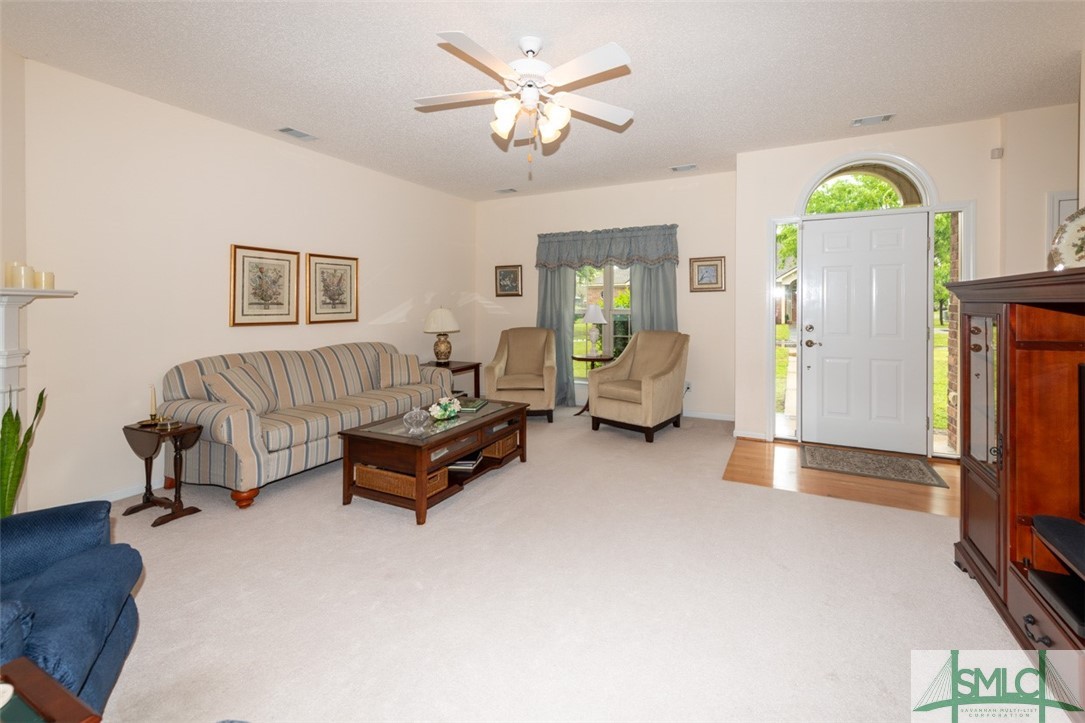 113 Coach House Square Pooler, GA 31322 - Photo 7 of 49 Living Room