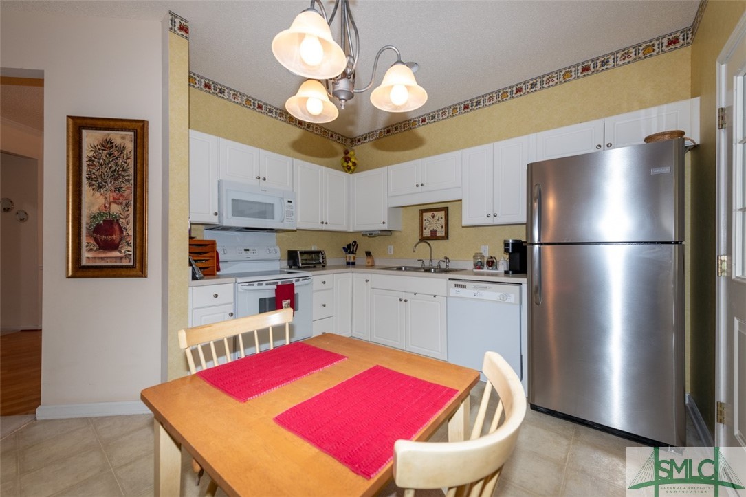 113 Coach House Square Pooler, GA 31322 - Photo 10 of 49 Kitchen/ Breakfast Area