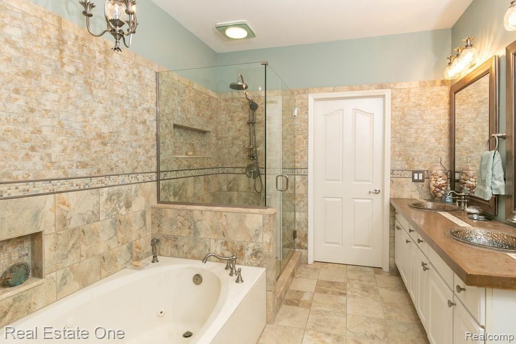 1859 Dunham Drive, Unit 79 Rochester, MI 48306 - Photo 9 of 22 1859DunhamDr-25.jpg