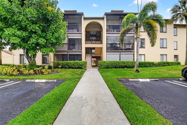 $209,000 | 627 Sea Pine Way, Unit B2, Greenacres, FL 33415