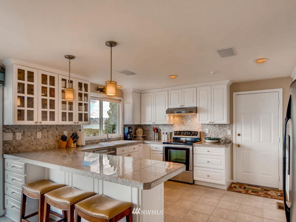 4905 Marshall Road Clinton, WA 98236 - Photo 10 of 25 Gallery Image 10